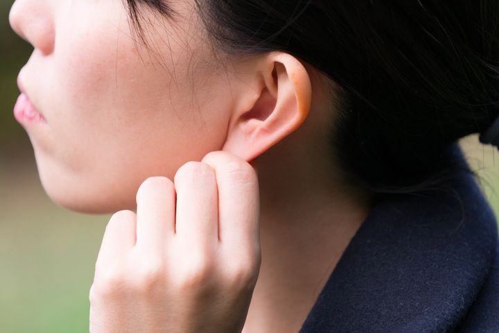 Szumy uszne definiowane są przez pacjentów jako dzwonienie, brzęczenie, gwizdanie, szum wiatru, tętnienie itp.