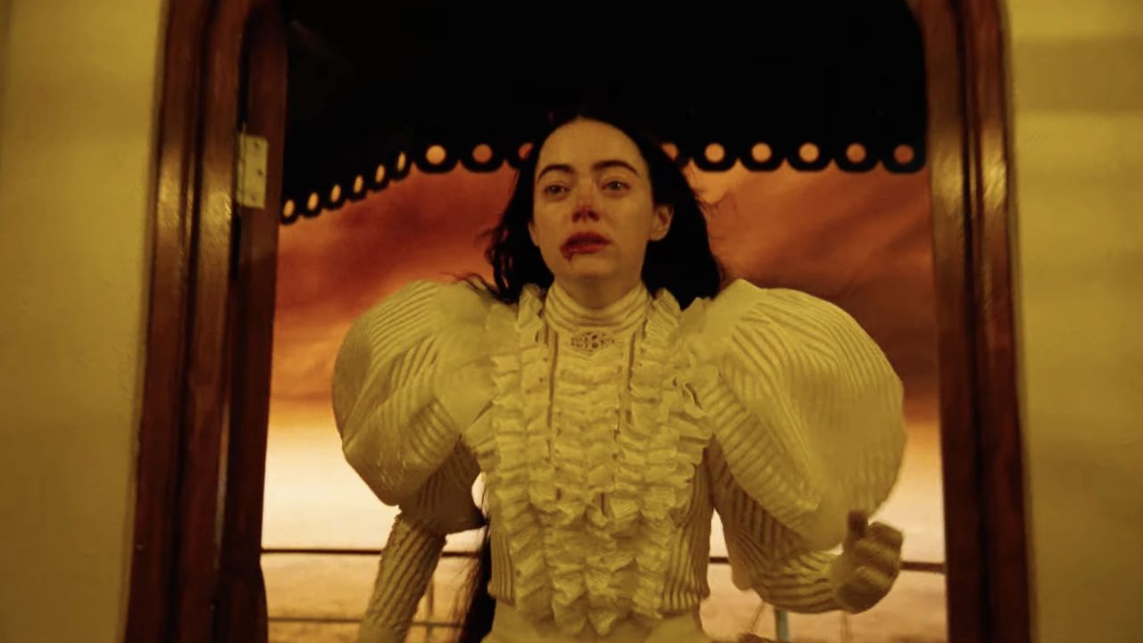 Emma Stone is the star of Yórgos Lánthimos' "The Favourite".