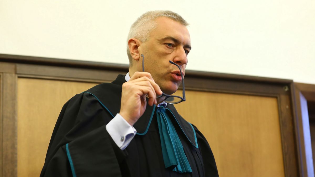 Prokuratura wycofuje się z pomysłu lustracji kont bankowych Romana Giertycha.