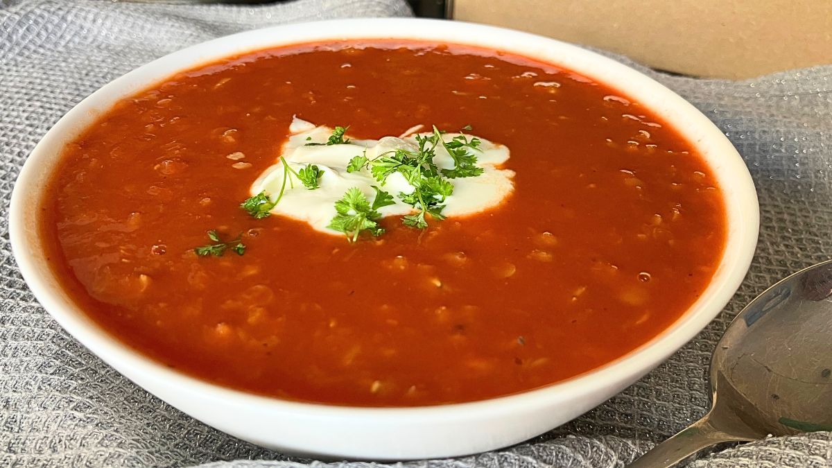 Zupa z soczewicą najlepiej smakuje na drugi dzień