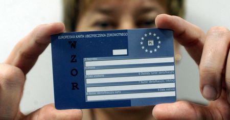 Karta EKUZ. Czym jest? Warto pamiętać o niej, planując wakacje