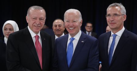 Wojna w Ukrainie. Zwrot akcji na szczycie NATO. Biden komentuje ruch Erdogana [RELACJA NA ŻYWO]
