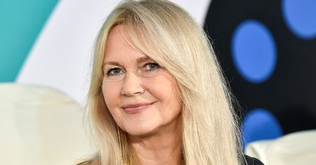 Nosi spodnie palazzo. Ten model genialnie wydłuża nogi