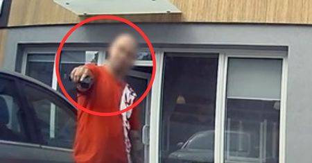 Nagranie z Brzezin. Policja mówi, kim jest mężczyzna z pistoletem