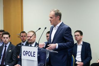 "W dwa lata pokonamy inflację". Donald Tusk założył się o to, ale tylko o jedno euro