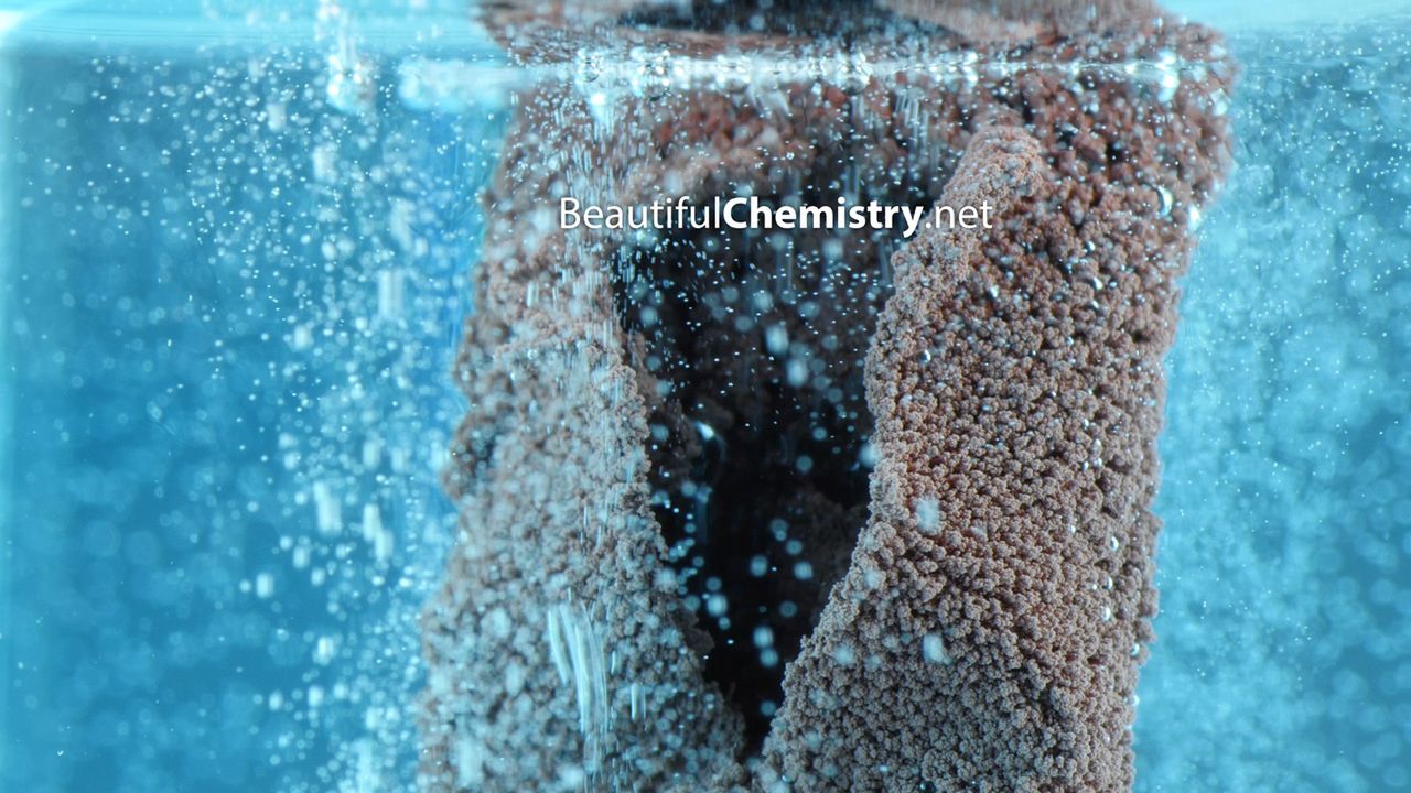 Procesy chemiczne w trybie makro nagrane w 4K Lumixem GH4 4