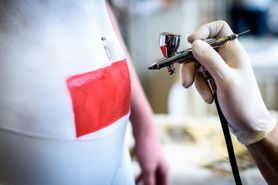 Airbrush – jak go zrobić, efekty, jak go usunąć