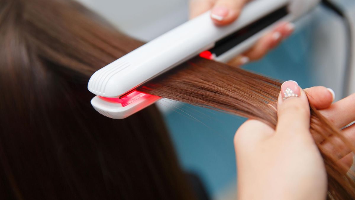 Słabej jakości prostownice do włosów mogą uszkodzić nasze włosy