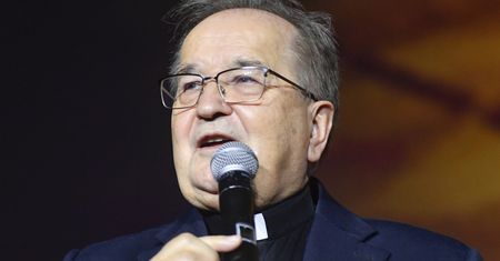 O. Rydzyk prosi wiernych o wsparcie finansowe. Wskazał wysokość rachunków