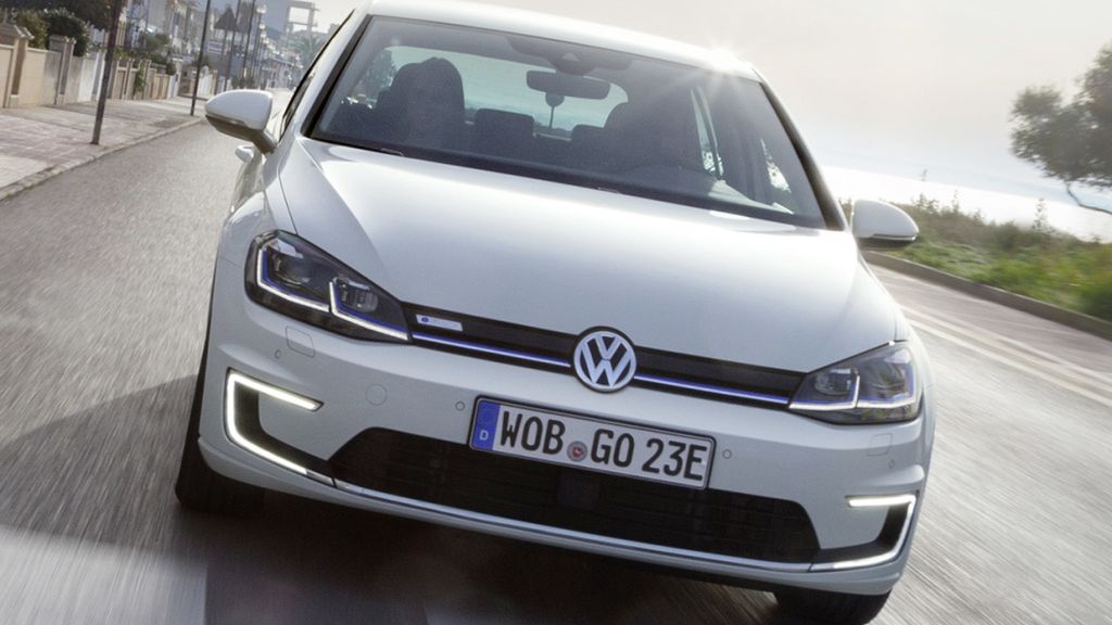 Poza napędem auto praktycznie nie różni się od typowego Golfa.