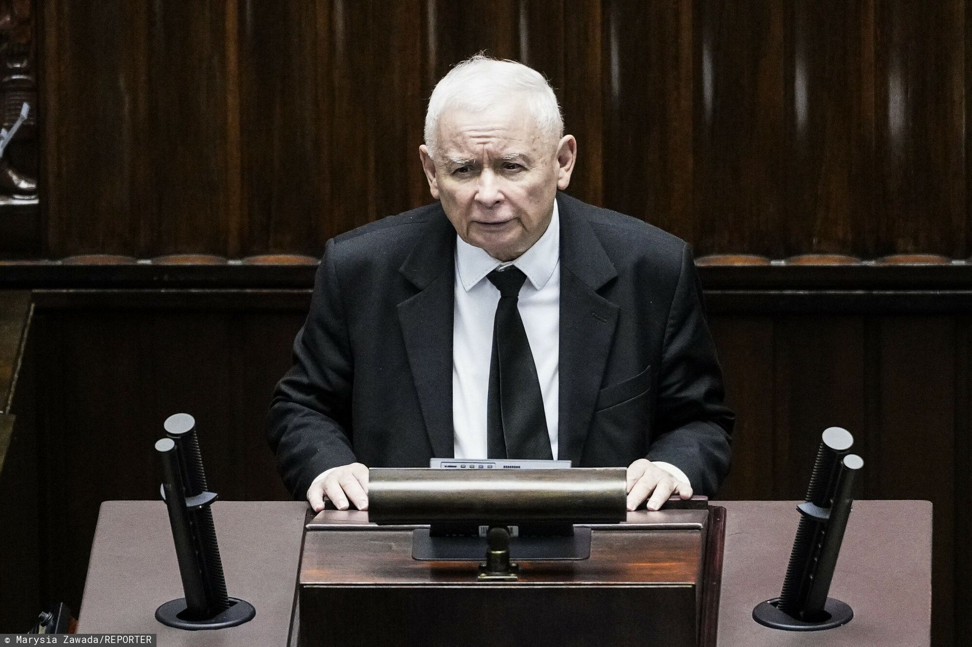 Kaczyński wezwany do prokuratury. Wraca sprawa "dwóch wież"