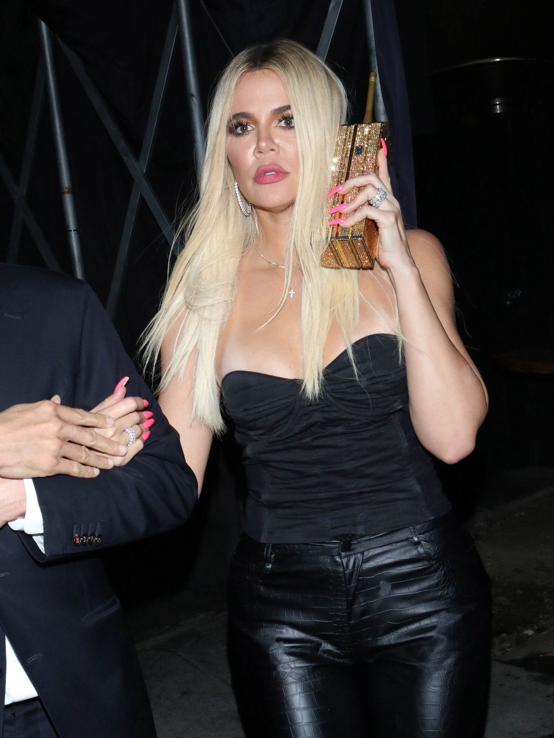 Khloe Kardashian pozwana przez byłego pracownika. Nie płaciła mu za nadgodziny?