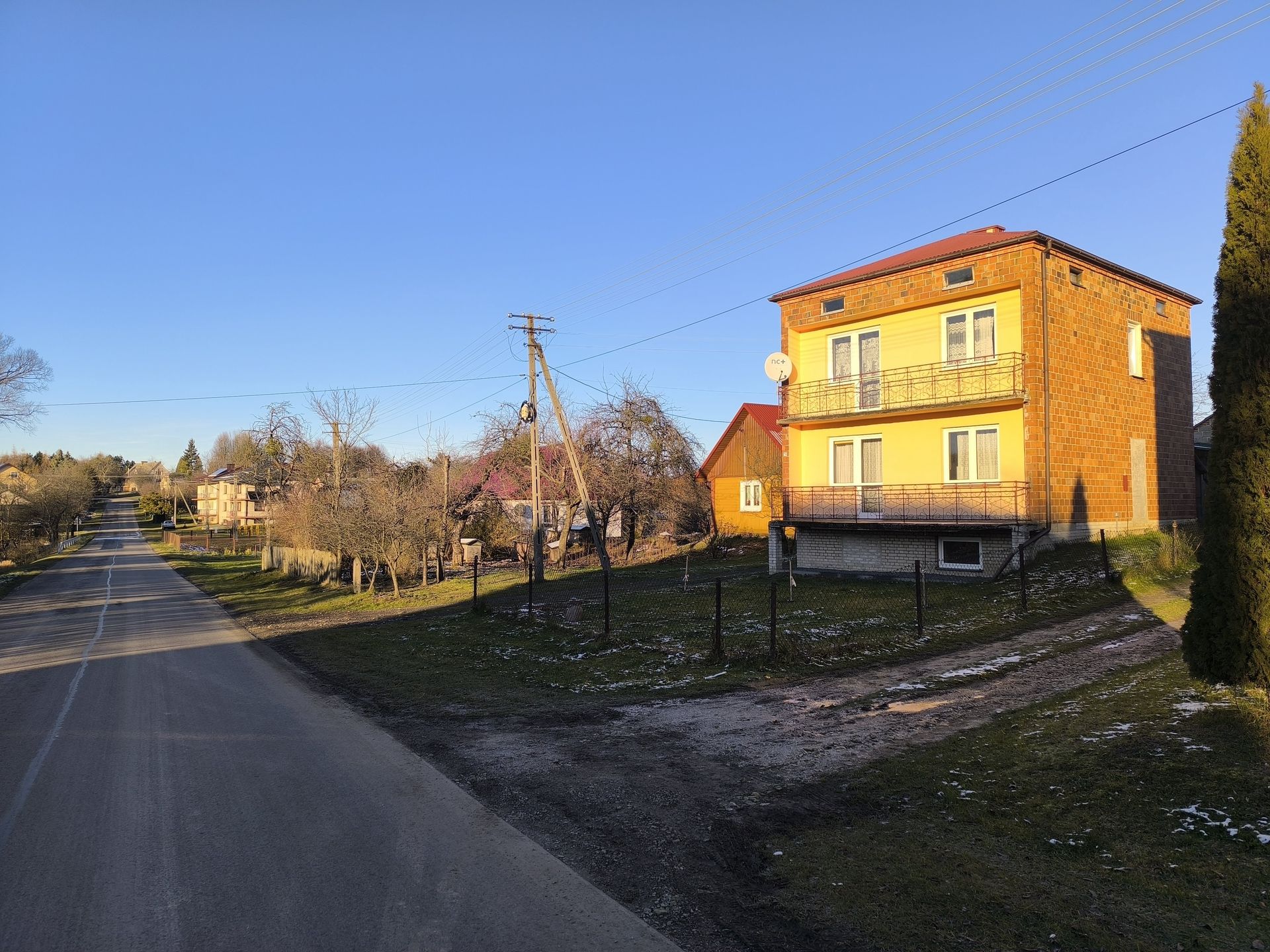 Gilów. Tutaj miał zamieszkiwać poszukiwany Marcin Romanowski