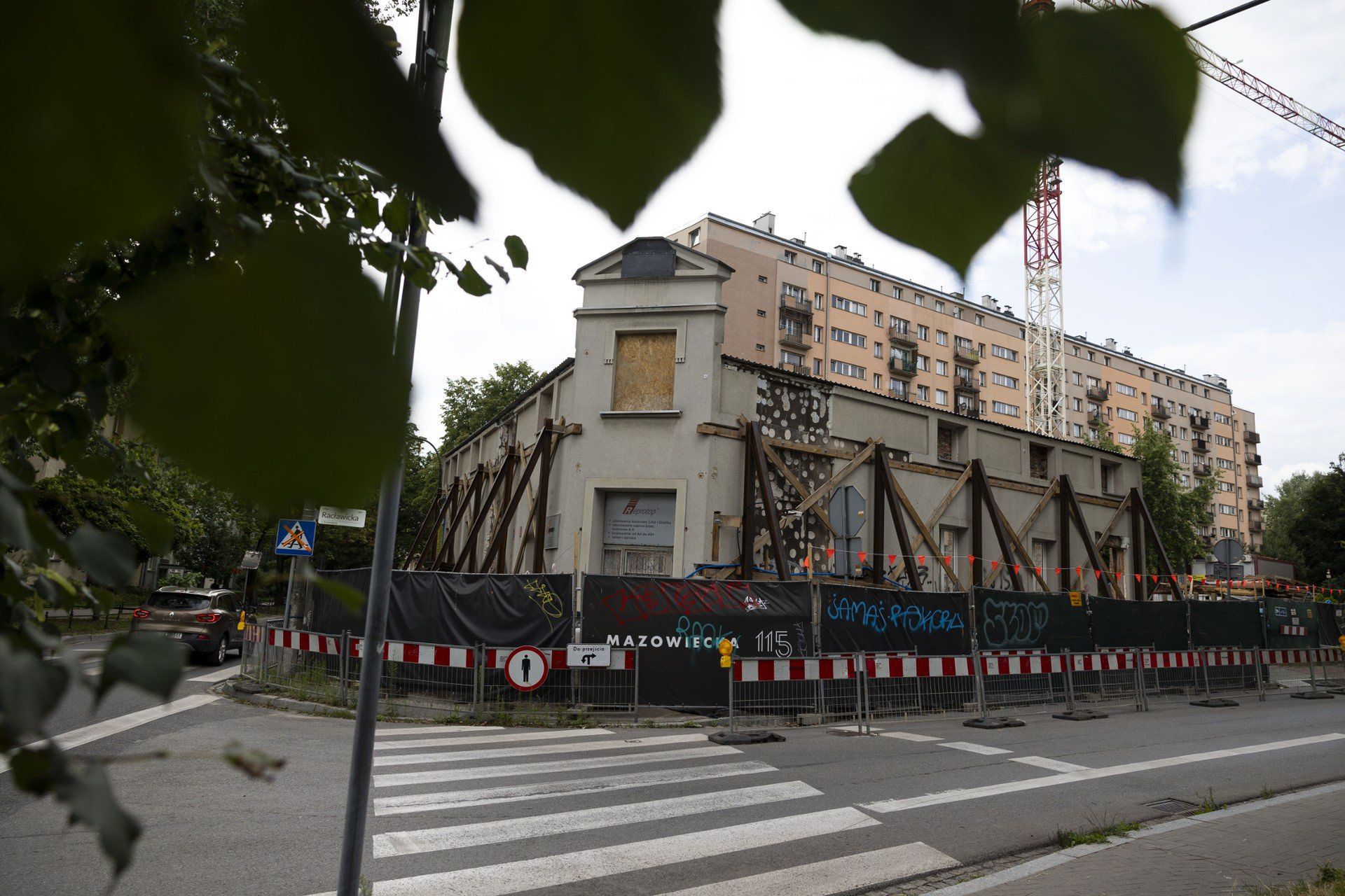 Ostatnie budynki dawnej Krowodrzy odchodzą. Powstaje tu nowoczesny apartamentowiec