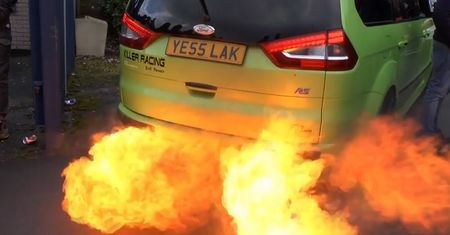 Ford Galaxy z silnikiem z Focusa RS pluje ogniem