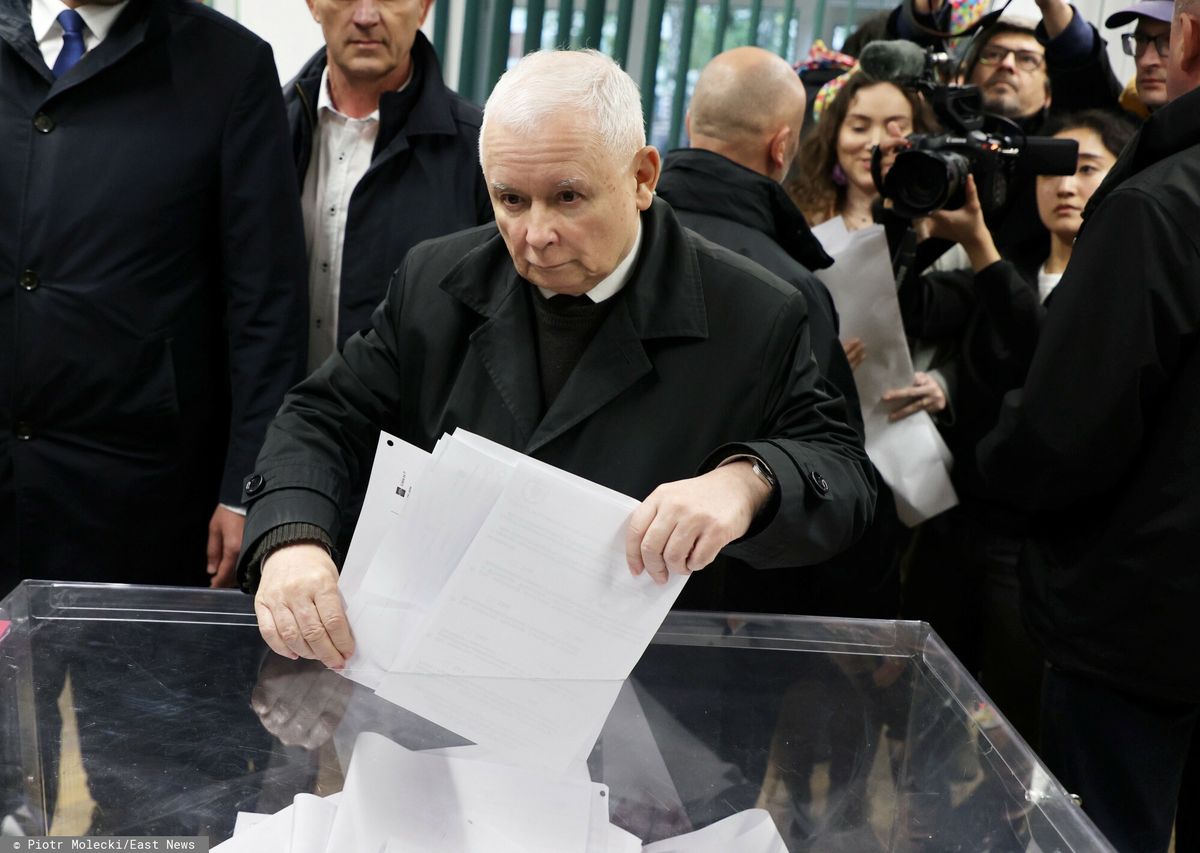 Jarosław Kaczyński podczas głosowania 15 października