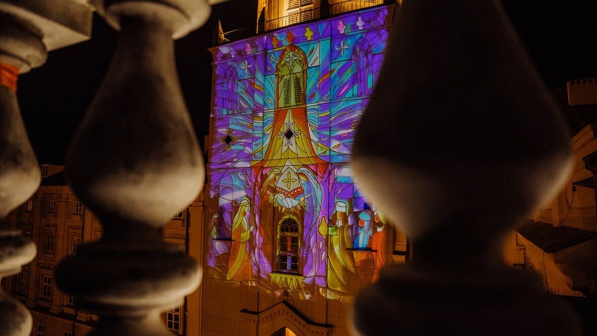 Iluminacja na fasadzie Wieży Trynitarskiej