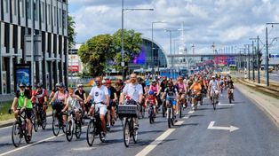 Poznań: Rzeka Rowerów powraca. Kosmiczna parada i rodzinny piknik nad Wartą