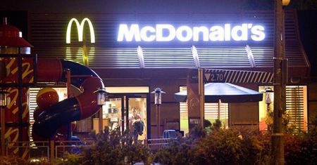 Fani legendarnej kanapki załamani. McDonalds wycofa ją ze sprzedaży?