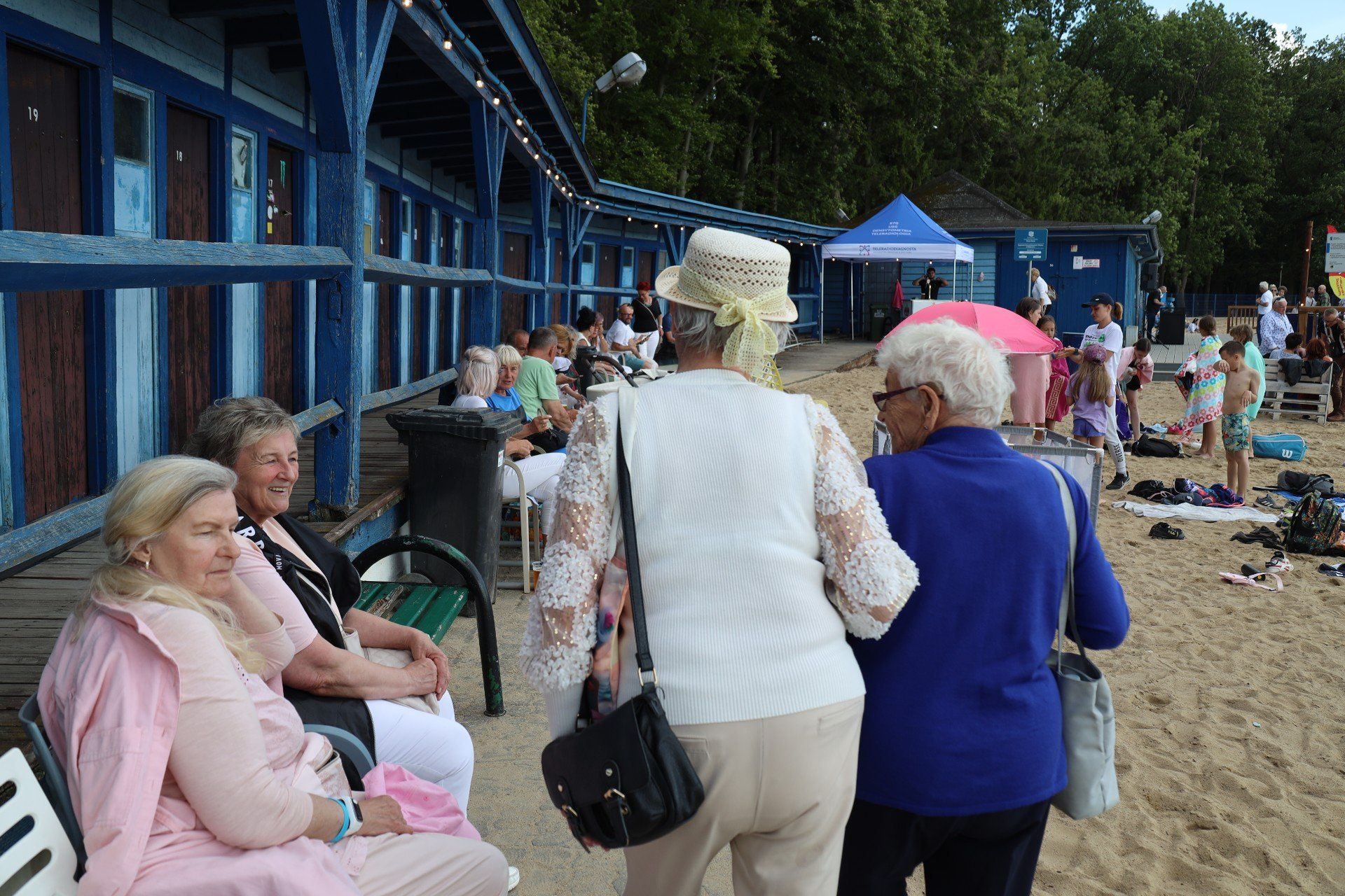 Dansing dla seniorów na plaży miejskiej w Szczecinku