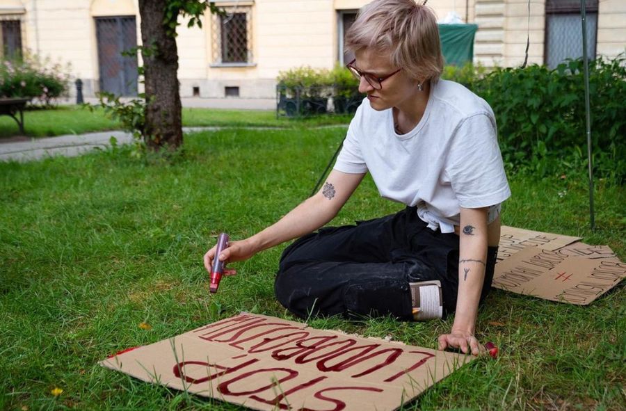 Studenci UW protestują przeciwko zbrodniom Izraela. Na liście żądań prezerwatywy