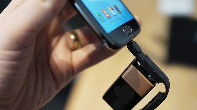 Plan V - zwykła bateria poratuje, gdy rozładuje się smartfon 1