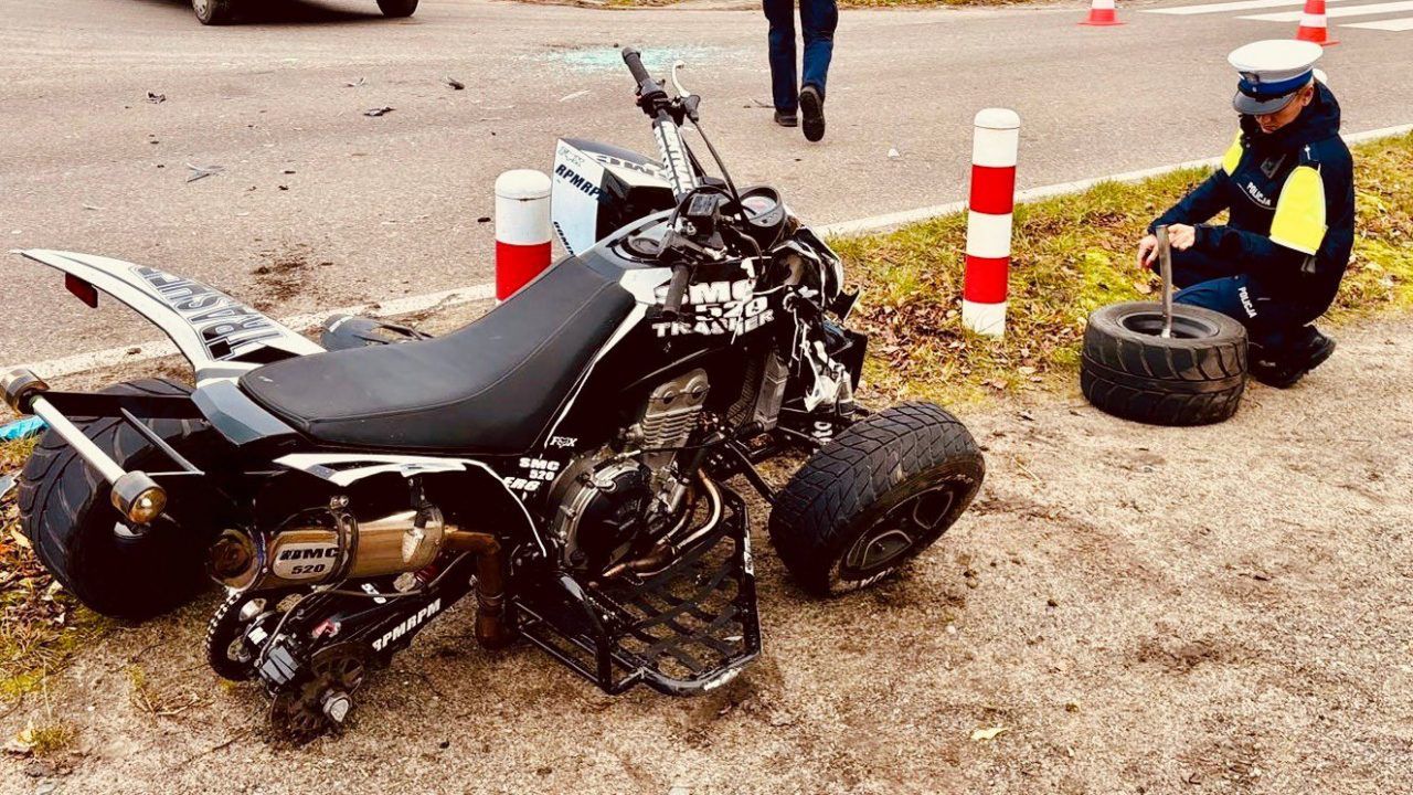 Słupsk: Zderzenie quada i samochodu osobowego. Droga jest zablokowana