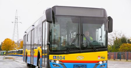 Autobusy jeżdżą przez Góry Małe. Co zmienił remont mostu w Dobrzykowie?