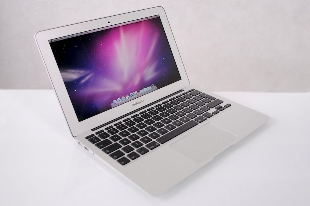 Apple MacBook Air 11" - test malucha, który zadziwia [część 1] 3