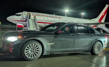 Afera o brudną limuzynę dla Nawrockiego. MSZ zabrało głos