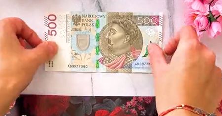 Tak elegancko zapakujesz pieniądze na prezent. Prosty sposób