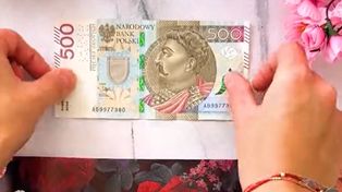 Tak elegancko zapakujesz pieniądze na prezent. Prosty sposób