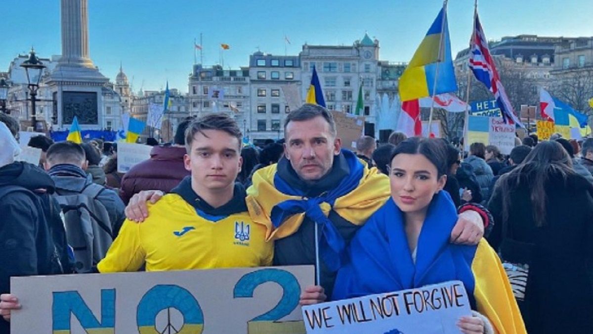 Andrij Szewczenko na demonstracji w Londynie