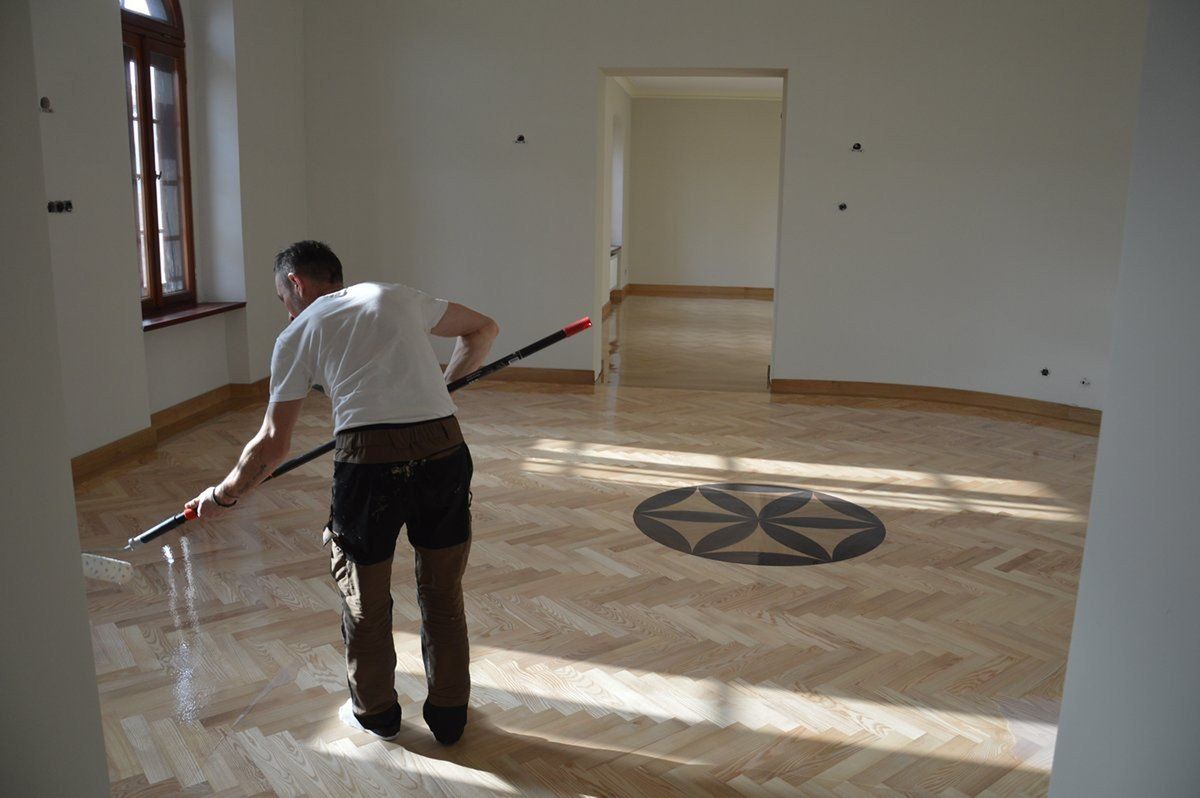 Dwór w Kotowej Woli z każdym rokiem wygląda piękniej