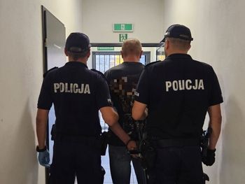 Kielce: Rzucił psem o ziemię, a potem poił go alkoholem