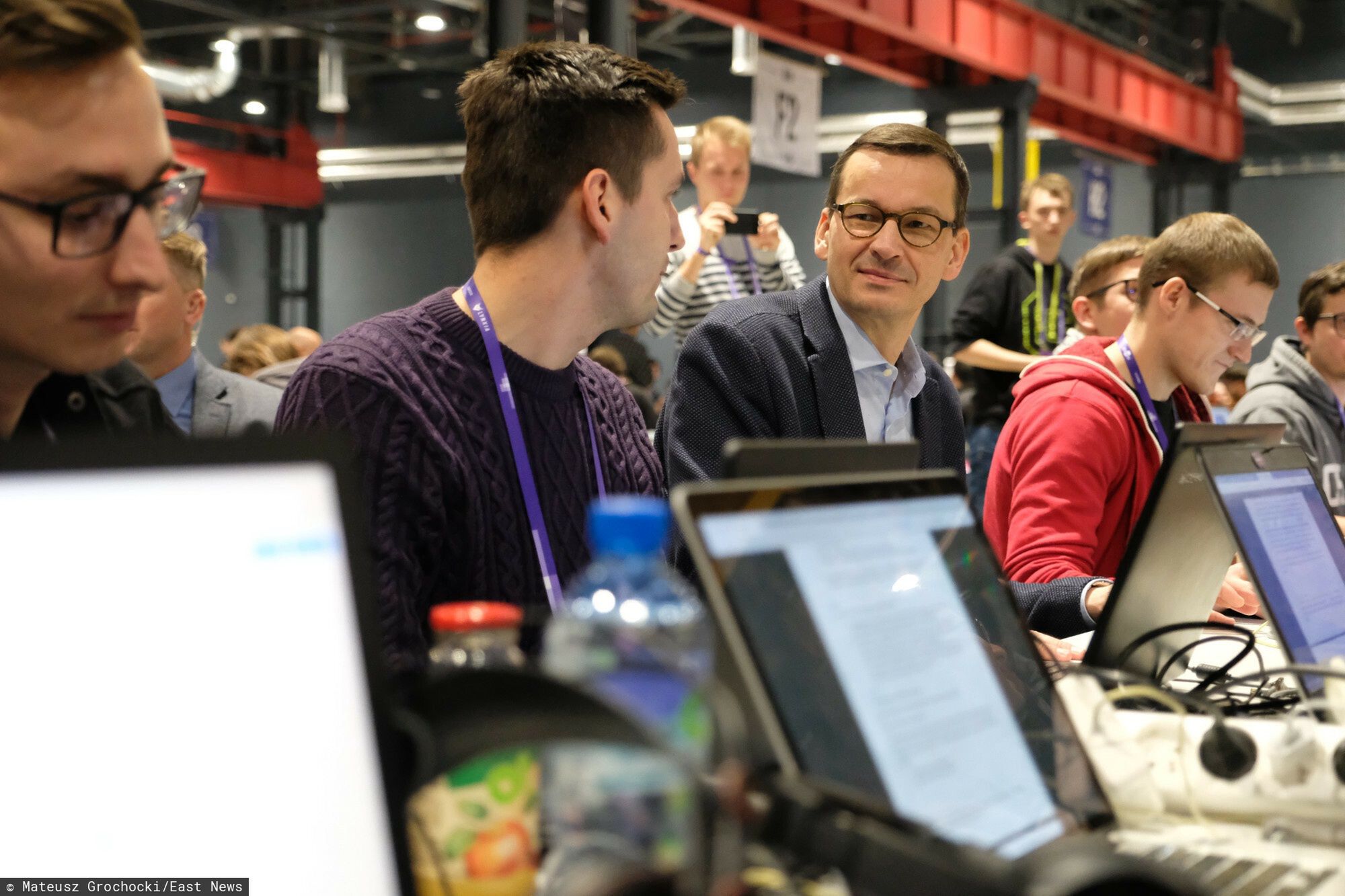Mateusz Morawiecki na festiwalu programowania
Fot. Mateusz Grochocki/East News. Warszawa, 24.11.2018. Udzial premiera Mateusza Morawieckiego w festiwalu programowania HackYeah.
n/z: Mateusz Morawiecki
Mateusz Grochocki