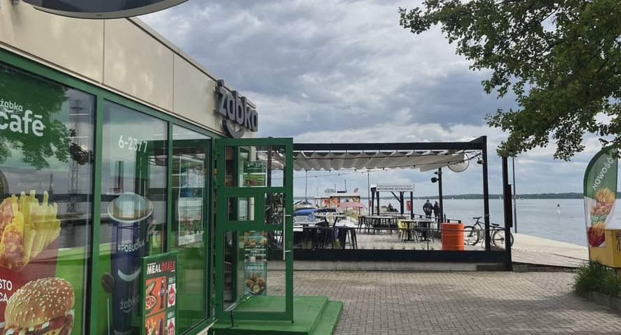 Żabka otworzyła aż 160 sezonowych sklepów. Najwięcej nad morzem