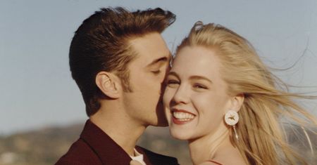Gwiazda "Beverly Hills, 90210" ma 53 lata. Po raz pierwszy pozuje w bieliźnie