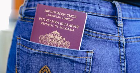 Coraz więcej Rosjan zostaje obywatelami UE. Jest na to prosty i tani sposób