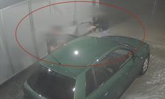 Atak złodziei na myjni. Natychmiastowa reakcja kobiety
