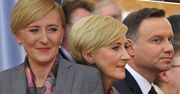 W powietrzu już czuć wiosnę, a Pierwsza Dama wybrała skromne szarości. Tym razem w jej stroju coś nie zagrało