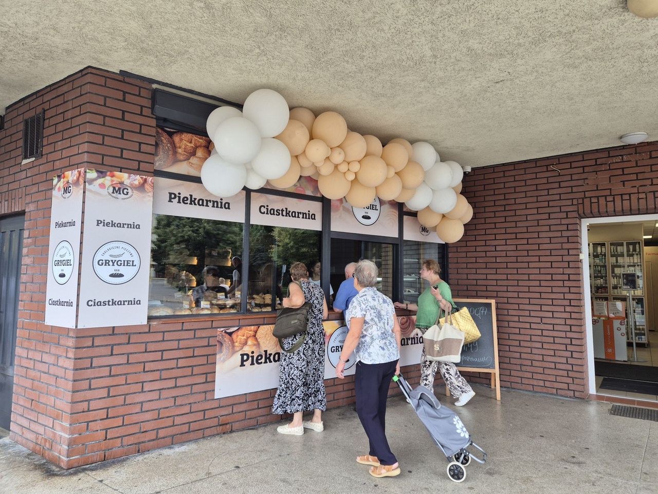Głogów: Dawny, kultowy kiosk przy placu Tysiąclecia znowu jest otwarty