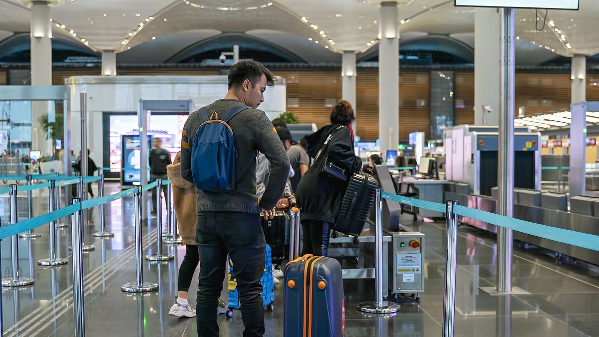 Rosjanie masowo opuszczają kraj 