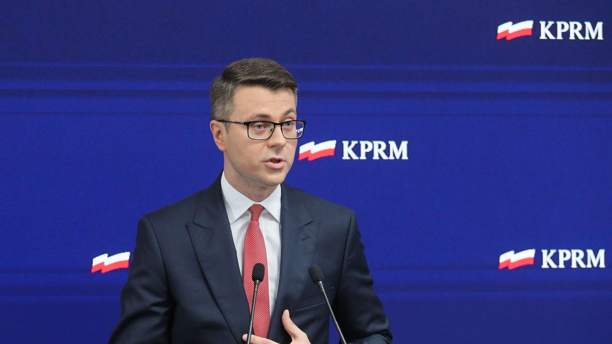 Warszawa, 26.07.2022. Rzecznik rządu Piotr Mueller podczas konferencji prasowej w Kancelarii Prezesa Rady Ministrów w Warszawie, 26 bm. (sko) PAP/Paweł Supernak