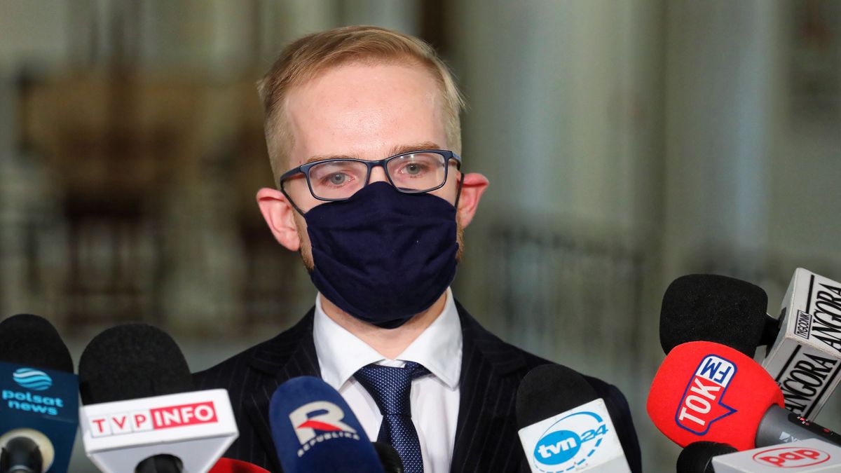 Na zdjęciu wiceminister finansów Piotr Patkowski w trakcie konferencji w Sejmie