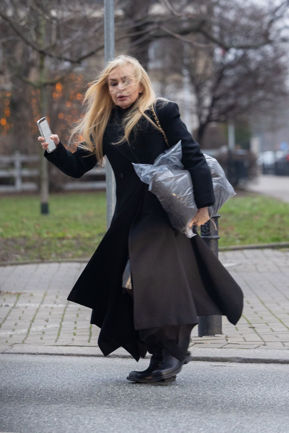 Monika Olejnik w drodze do krawcowej