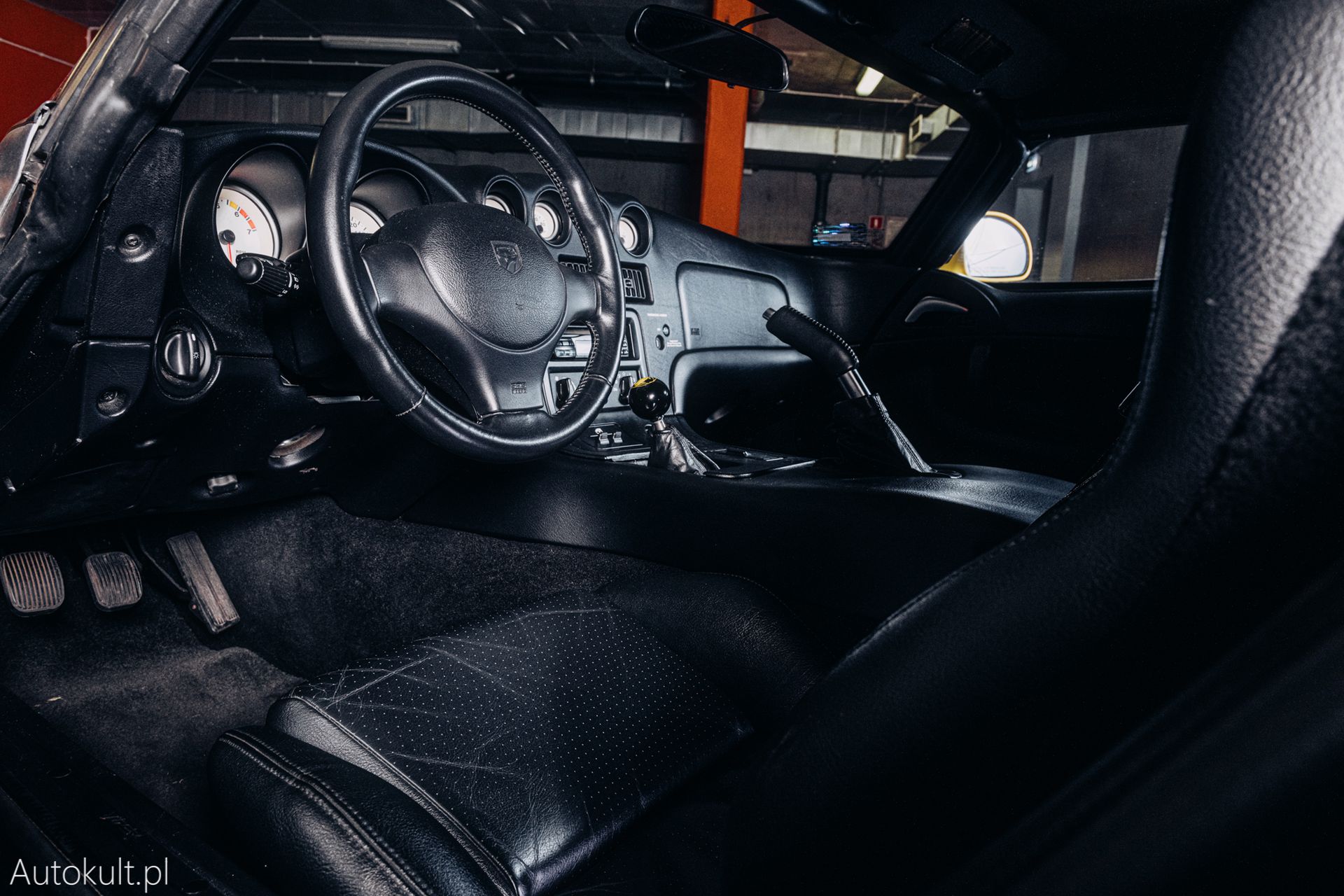 Dodge zdecydował się dopiero przy okazji drugiej generacji modelu uzupełnić wyposażenie o poduszkę powietrzną, ale ABS pojawił się w standardzie dopiero w 2021 r.