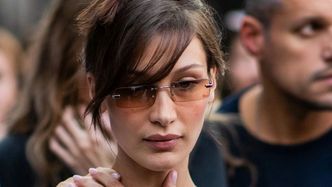 Bella Hadid podzieliła się "traumą" sprzed lat: nie mogła mieć drogich louboutinów... "Moja mama mi nie pozwalała"