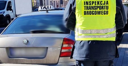 "Taksówkarz" bez licencji i prawa jazdy. A to jeszcze nie wszystko