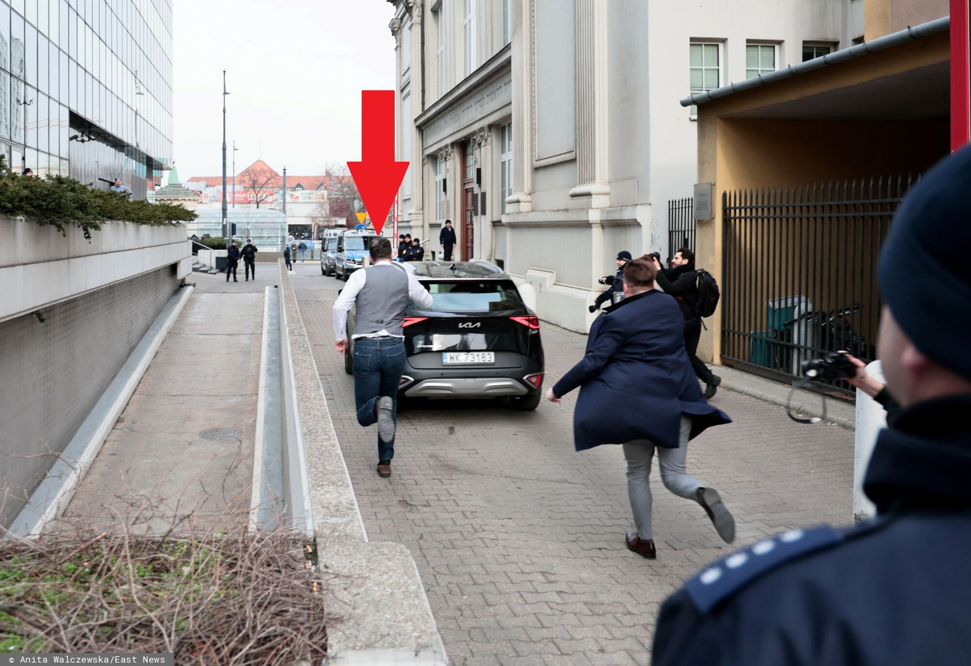 Michał Rachoń przed sądem: Nagana za bieg po jezdni z Ziobrą w środku